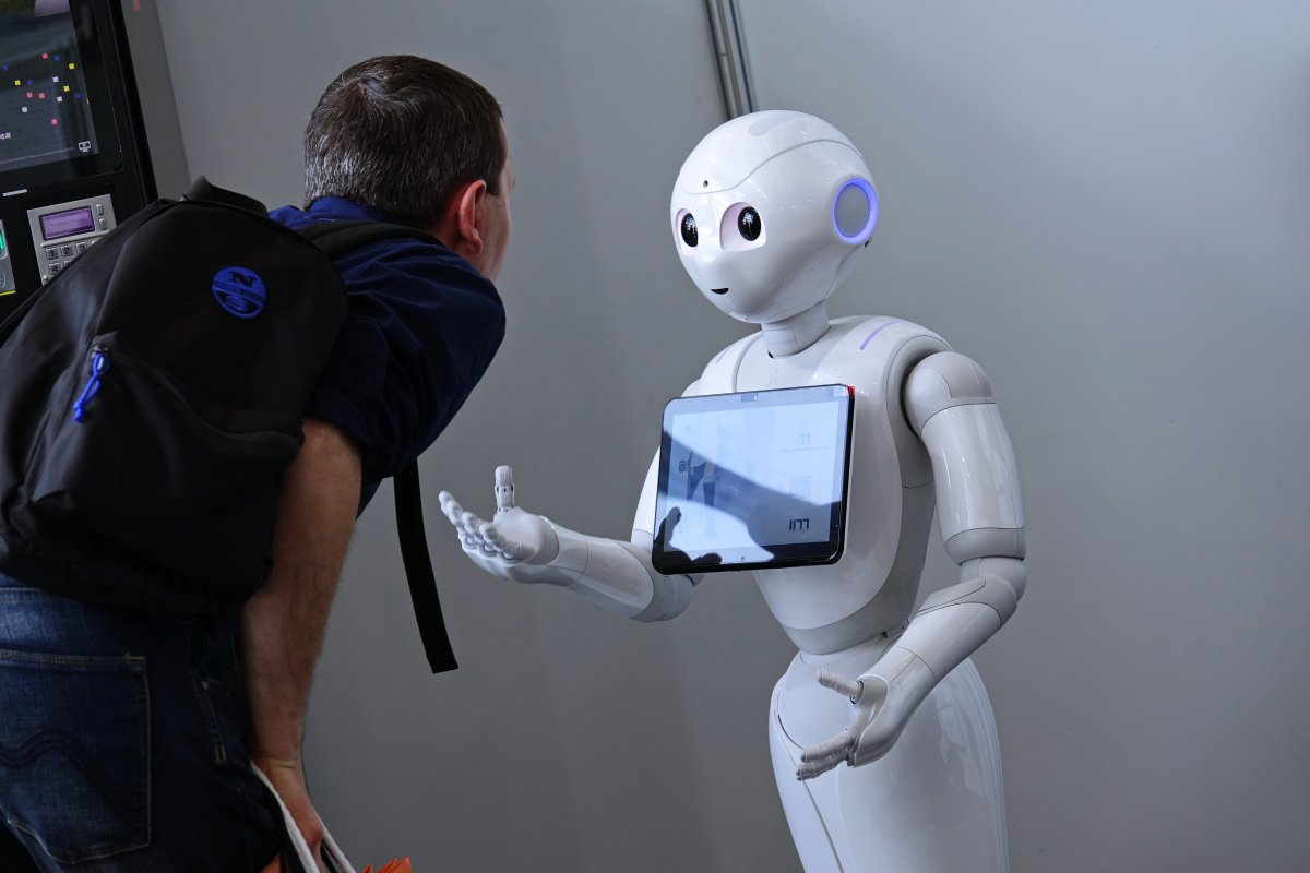 HRI Robotics Conference: Acknowledging the strangeness of robots – and dancing with them