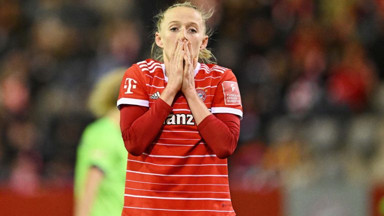 Read more about the article FC Bayern’s Lea Schüller Condemns Top Clubs Like Dortmund