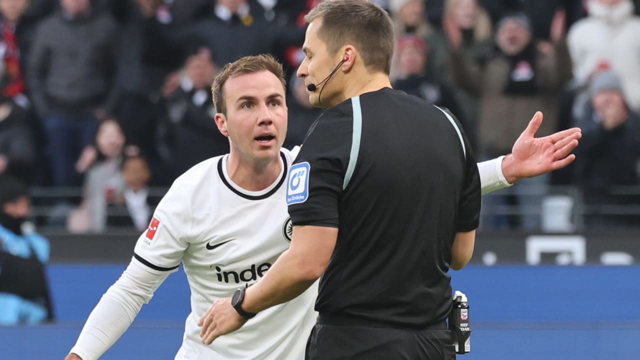 Eintracht coach Glasner gives Götze Mecker a ban after 6 yellow cards