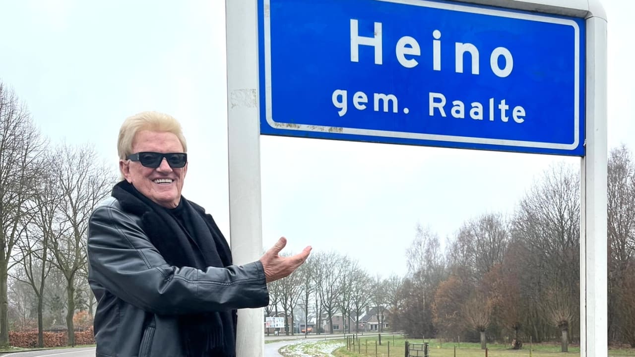 Heino gives a concert in the Dutch village of Heino
