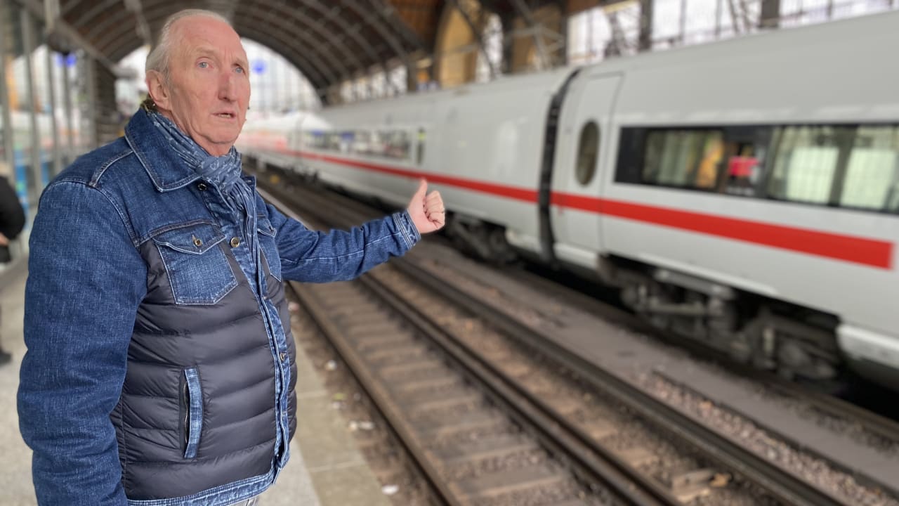 Mike Krüger mocks Deutsche Bahn: "I'm even faster than you at 71"