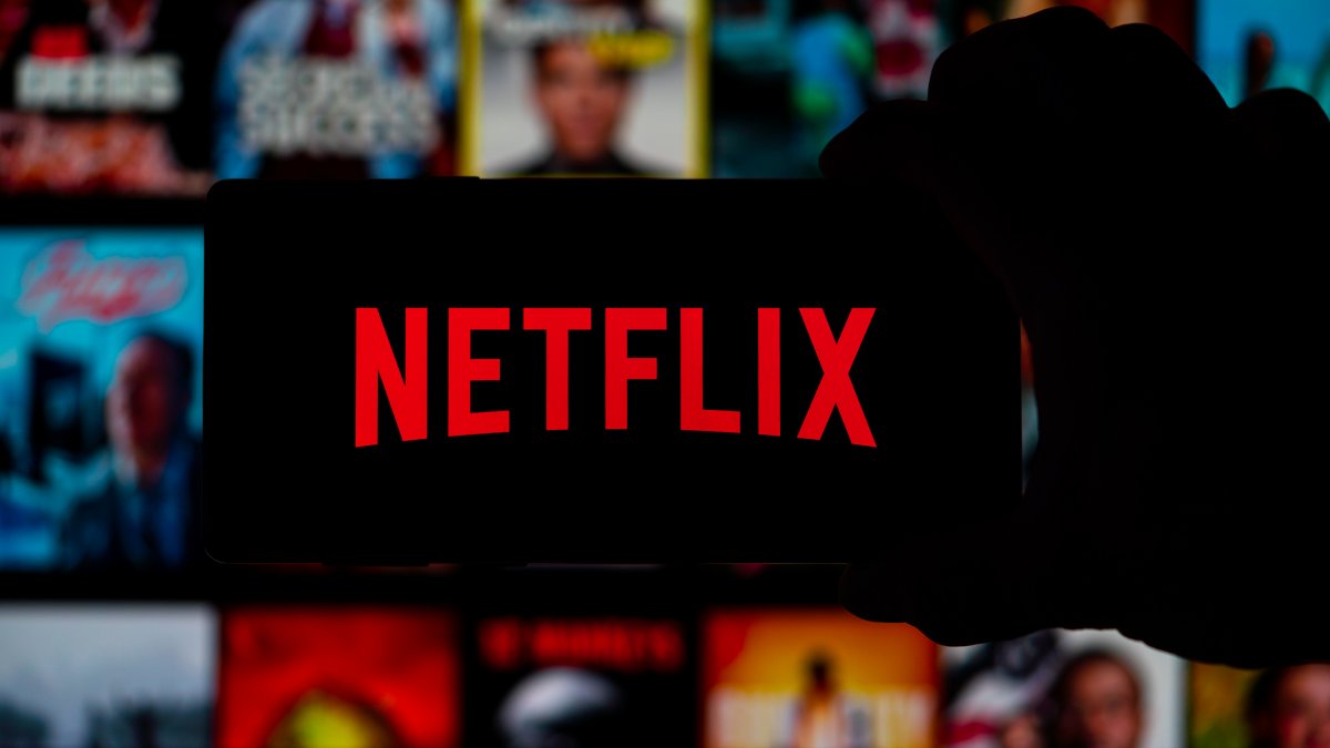 Netflix advertising plan now available on Apple TV
