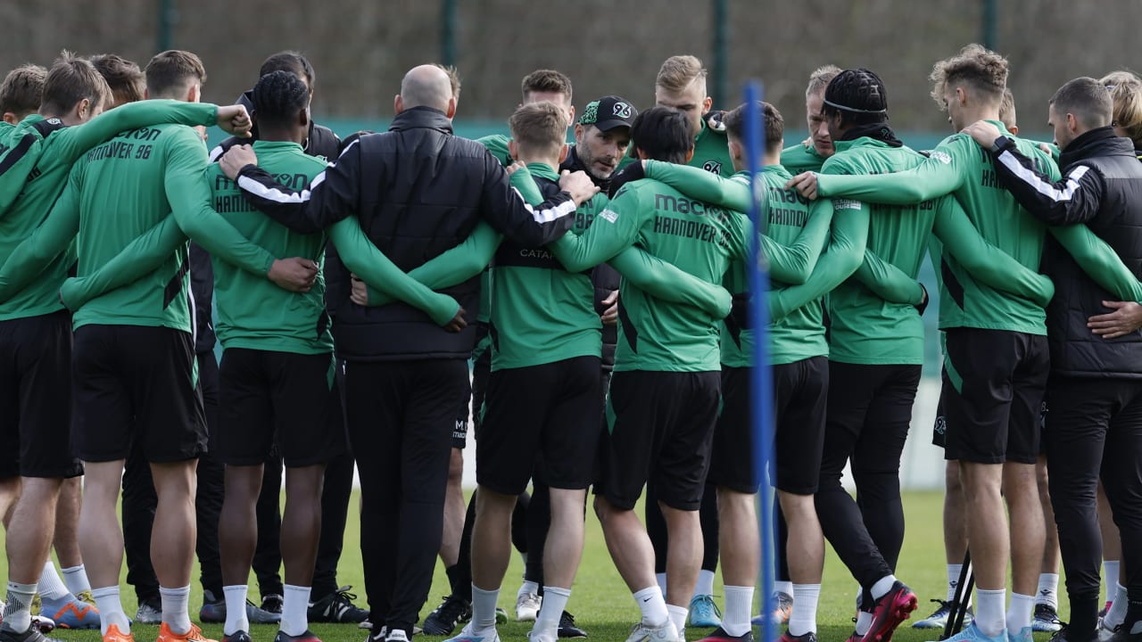 Hannover 96: way out of the crisis?  Stefan Leitl cuddles his losers strongly