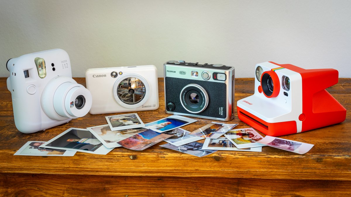 Instant cameras in the comparison test: Polaroid against Fujifilm and Canon