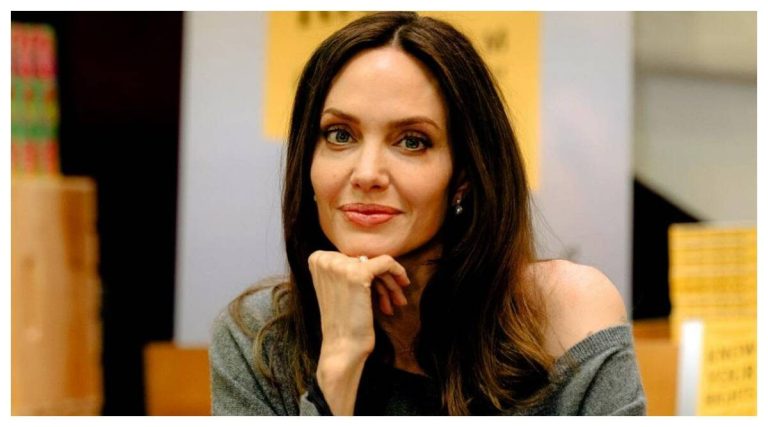 Read more about the article The Style Cred of Angelina Jolie’s Signature Clothing Line