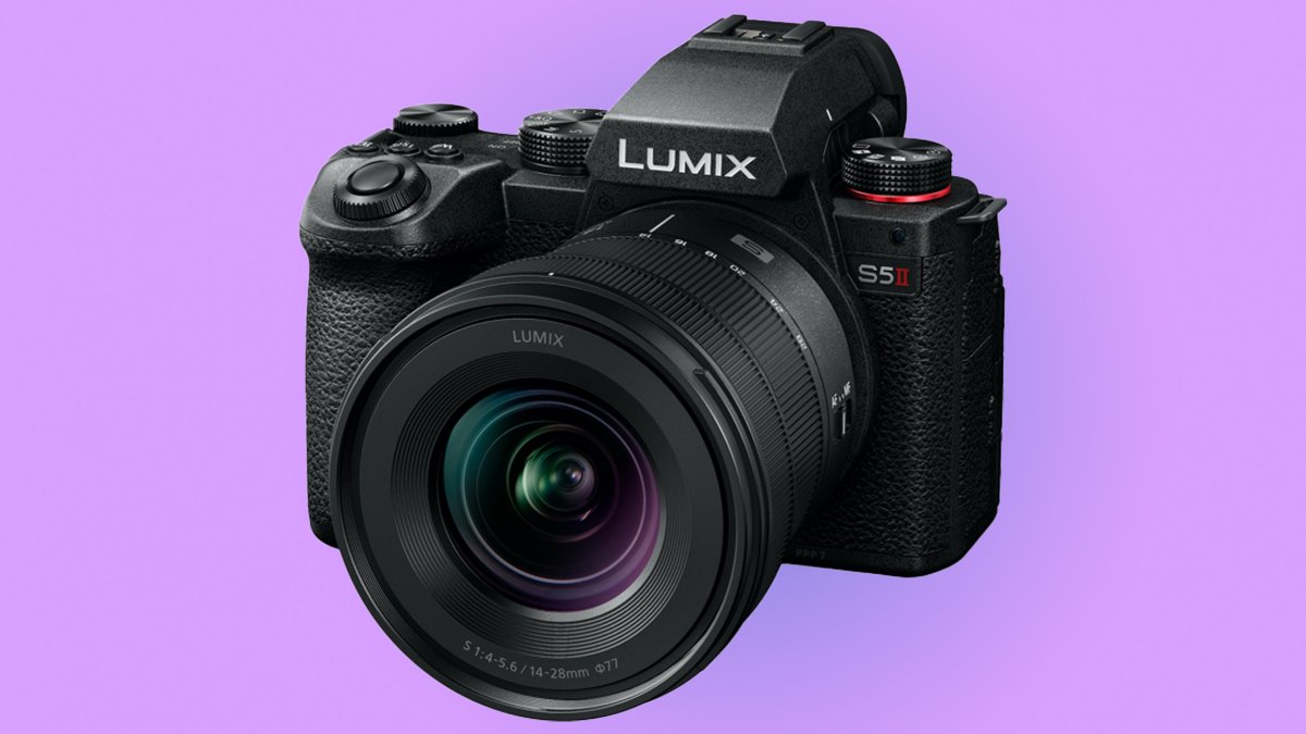 With new autofocus - mirrorless full-frame camera Panasonic Lumix S5II in the test