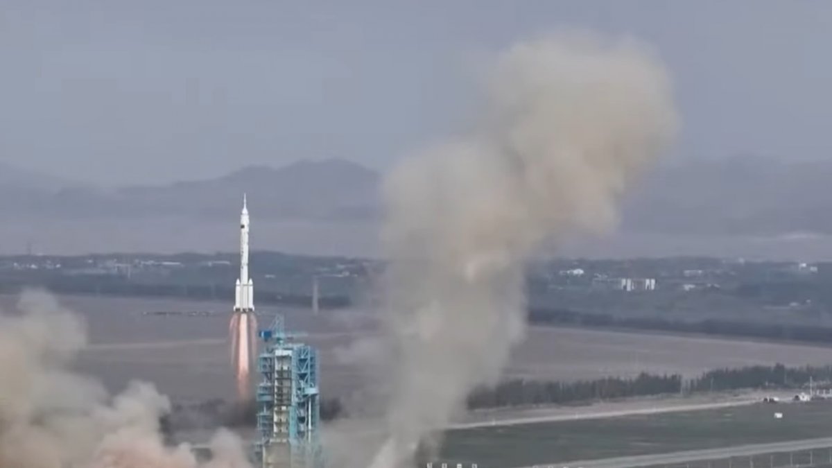 Mission to the Tiangong space station: China sends civilians into space for the first time