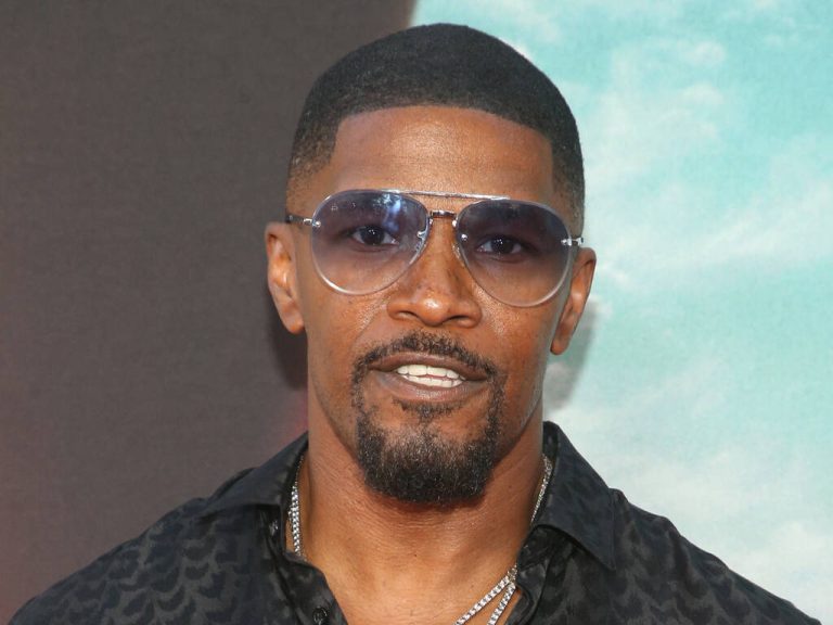 Read more about the article Jamie Foxx hospitalized for weeks due to medical complications