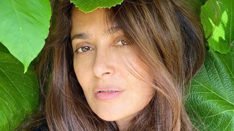 Read more about the article Salma Hayek’s Surprising Anti-Aging Diet Tips