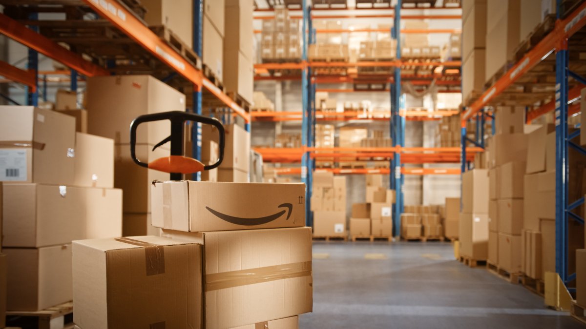 US Senator: Dangerous and illegal working conditions in Amazon's warehouses