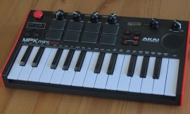 Reviewing the Versatile Akai MPK Mini Play MK3 Keyboard