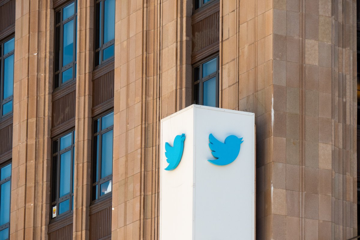 Twitter: New CEO begins ad revenue slump