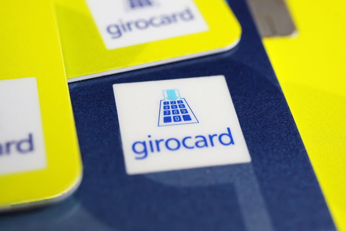 Online authorization: Girocard with age verification on the mobile phone