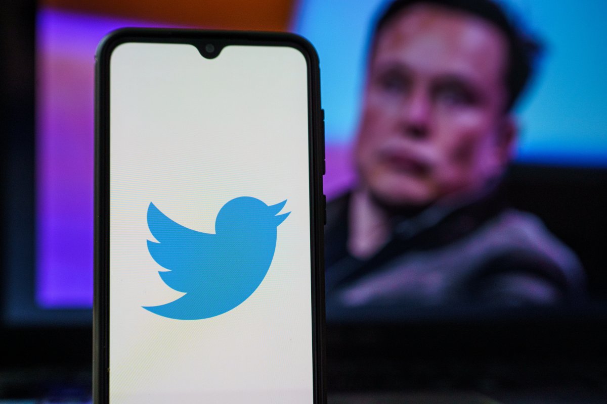 Twitter changes settings for direct messages without being asked