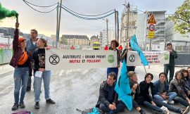 A Wall That Will Crush the Neighborhood: Paris Austerlitz Construction Site Blocked by Extinction Rebellion