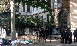 In Paris, Anti-A69 Activist Removed from Tree in Front of the Ministry of Ecological Transition