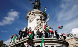 Pro-Palestinian Rally in Paris Calls for an End to the Massacre in Gaza