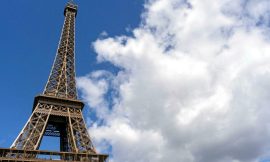 The duration of the queue at the Eiffel Tower is exasperating tourists