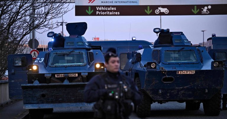 Read more about the article Armored Vehicles in Rungis, Emergency Meeting at 6 pm… Darmanin Plans for Significant Defensive Measures to Avoid a Siege of Paris