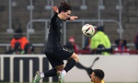 Paris puts pressure to double the score against ten-man Lens
