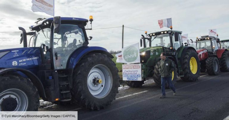 Read more about the article Live – Farmers’ protest: convoys converge towards Paris and Rungis, update on the blockades…