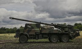 Caesar, missiles, blindés… Paris publie l’arsenal militaire fourni à Kiev