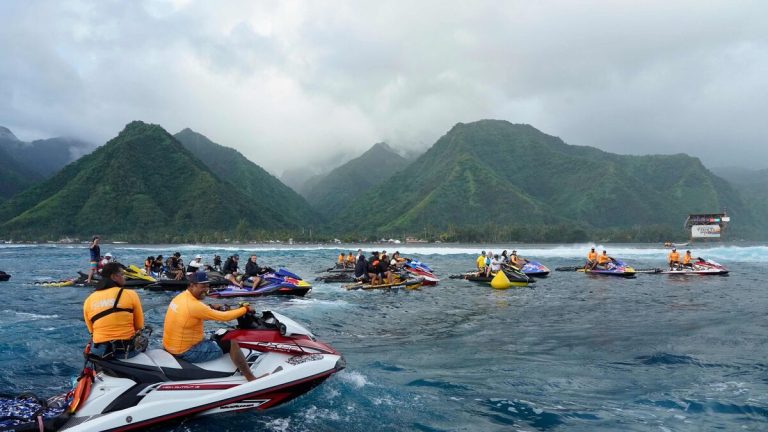 Read more about the article Controversy Surrounds Installation of New Judges’ Tower at Teahupoo for Paris 2024