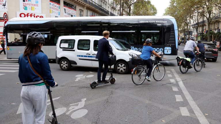 Read more about the article What is the Highway Code? : In Paris, police share video of cyclists’ worst excuses